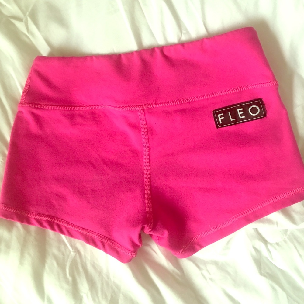Classic style pink Fleo shorts XS!